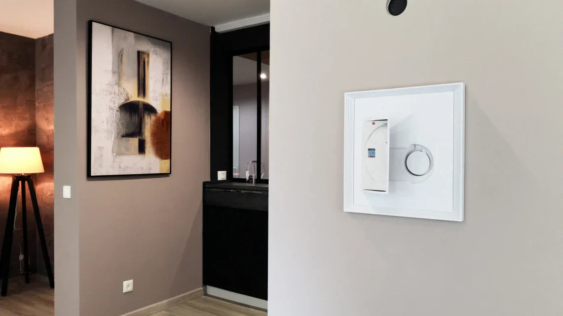 Masquer une zone technique avec une œuvre : l’astuce déco