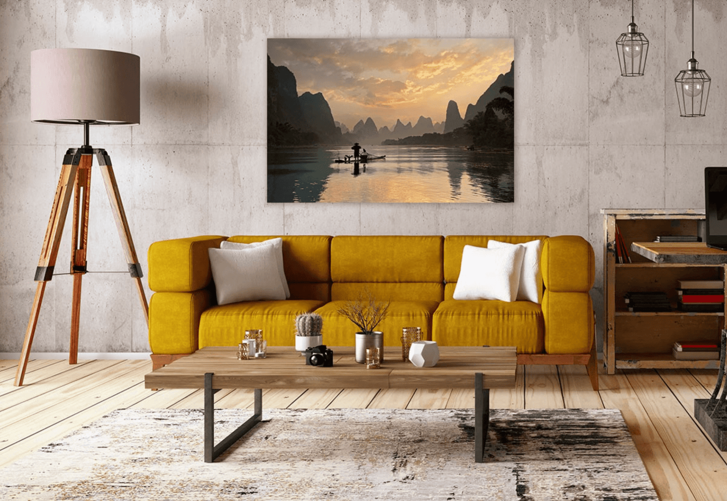 Salon moderne avec canapé jaune, table basse en bois, lampadaire et tableau montagnard au coucher du soleil