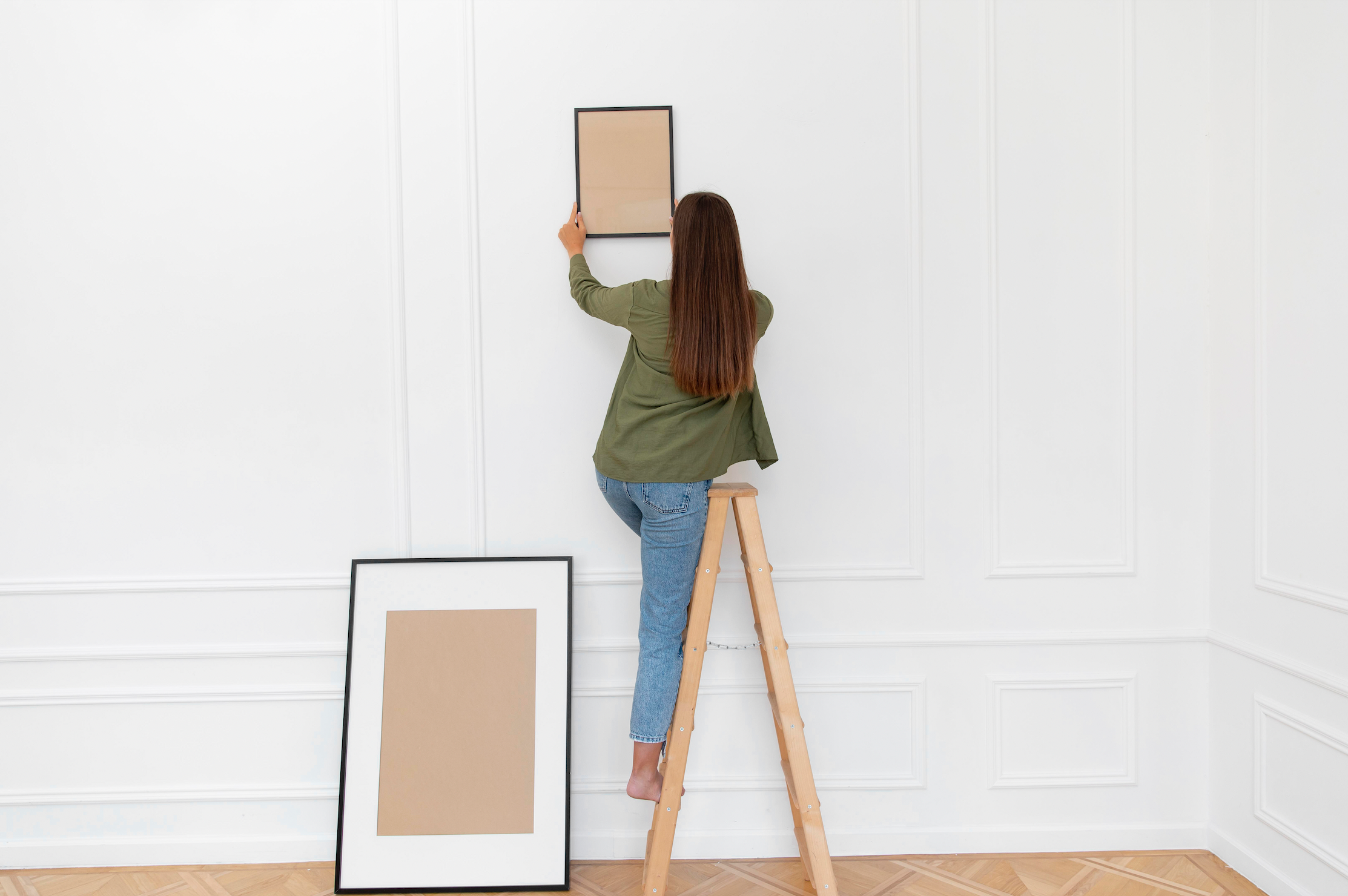 Comment accrocher et mettre en valeur un tableau abstrait dans votre maison