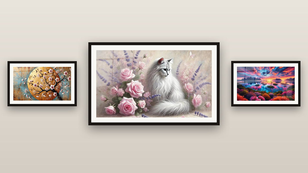 Mur de galerie avec trois tableaux encadrés, dont Douceur Florale et Coucher de Soleil sur l'Archipel Floral