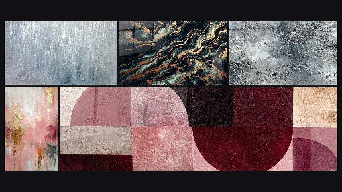 Mosaico de cinco cuadros, entre ellos Flujo Aurífero y Abstracto gris plateado texturizado