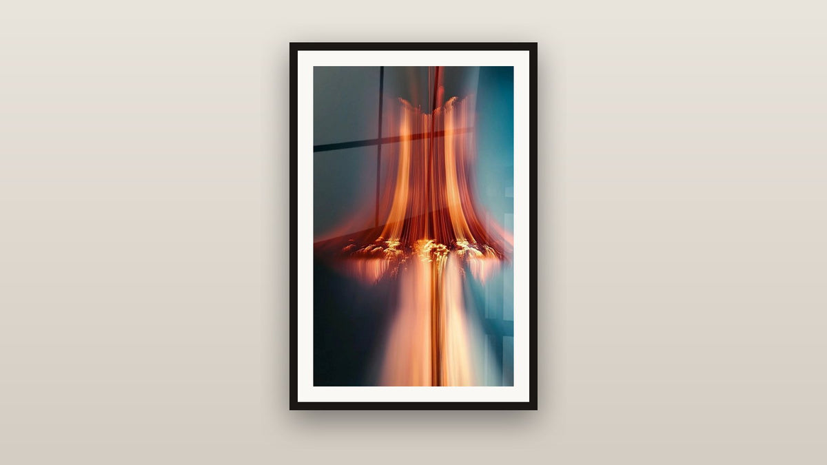Quadro incorniciato su una parete: Cascata di luci