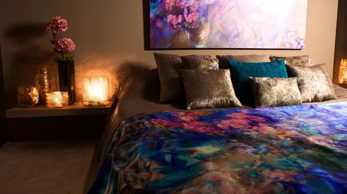 Associer un tableau à une déco temporaire (nappe, textile, éclairage)