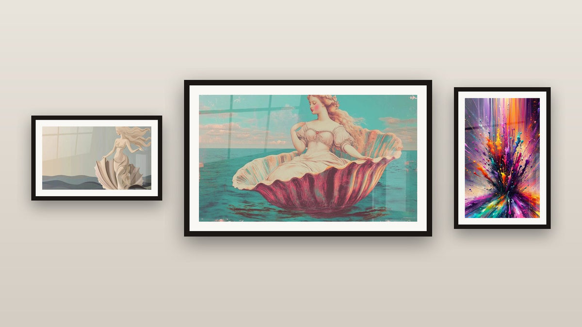 Mur de galerie avec trois tableaux encadrés, dont Naissance d'une Étoile Peinte