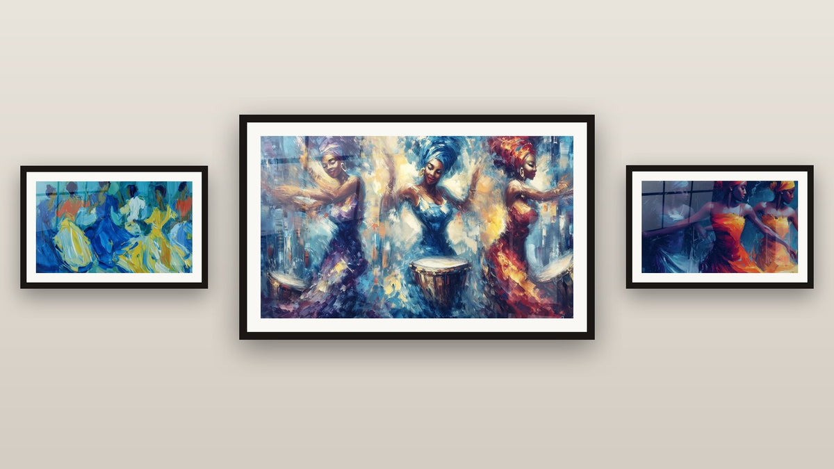 Mur de galerie avec trois tableaux encadrés, dont Danseuses Festivités Villages et Danseurs Sabar Sénégalais