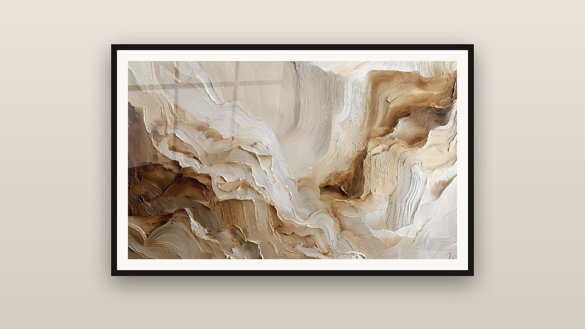 Tableau encadré sur un mur : Abstrait aux nuances beiges et blanches