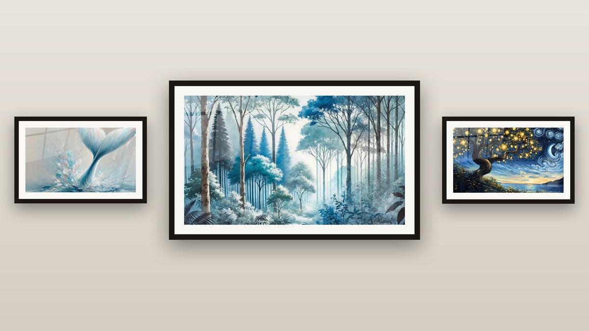 Parete galleria con tre quadri incorniciati, tra cui Il balletto marino e Foresta Silenziosa
