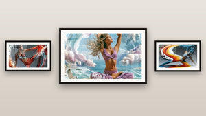 Galerijwand met drie ingelijste schilderijen