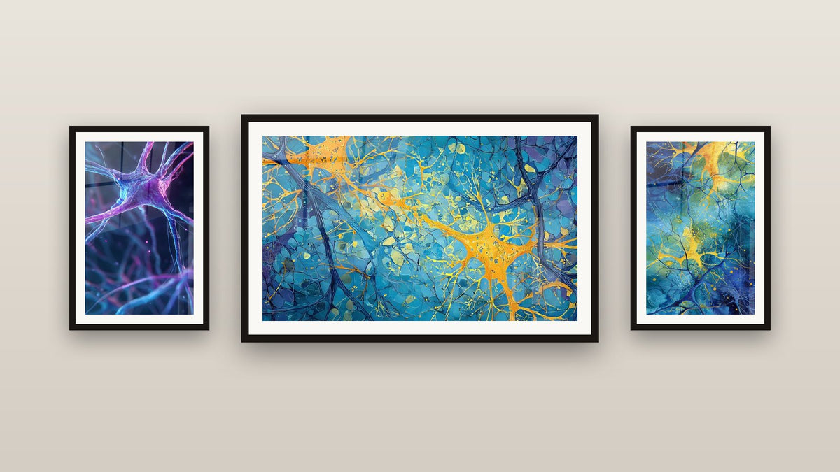 Mur de galerie avec trois tableaux encadrés : Neurone luminescent, Réseau de Neurones et Réseau neuronal abstrait