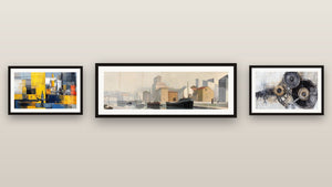 Mur de galerie avec trois tableaux encadrés : Engrenages Industriels, Abstrait industriel et Port industriel méditerranéen