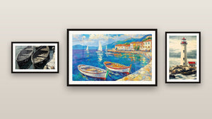Galerijwand met drie ingelijste schilderijen: Poort nr. 2, Vuurtoren Nr. 3 en Poort nr. 1