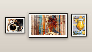 Pared de galería con tres cuadros enmarcados, entre ellos El Espíritu del Arte