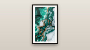 Ingelijst schilderij aan een muur