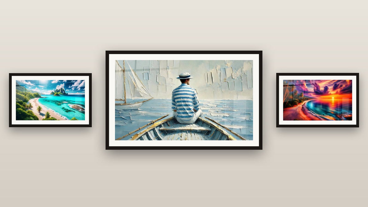Pared de galería con tres cuadros enmarcados, entre ellos El Arte del Agua y Serenidad de Aguas Cristalinas