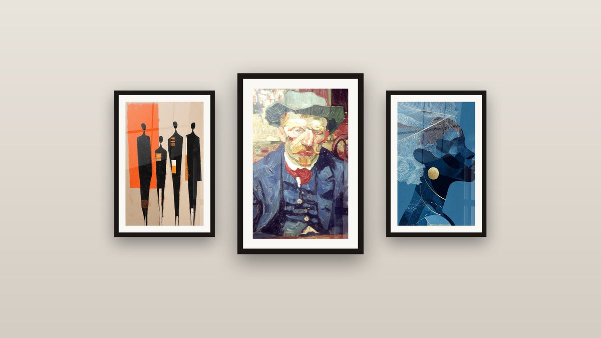 Mur de galerie avec trois tableaux encadrés, dont Silhouettes Africaines et Portrait Femme Africaine