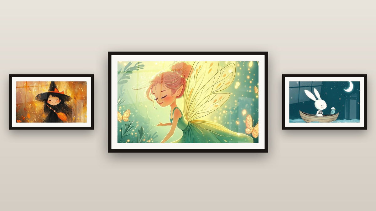 Mur de galerie avec trois tableaux encadrés : Féerique N°3, Enfants N°19 et Sorcière N°2