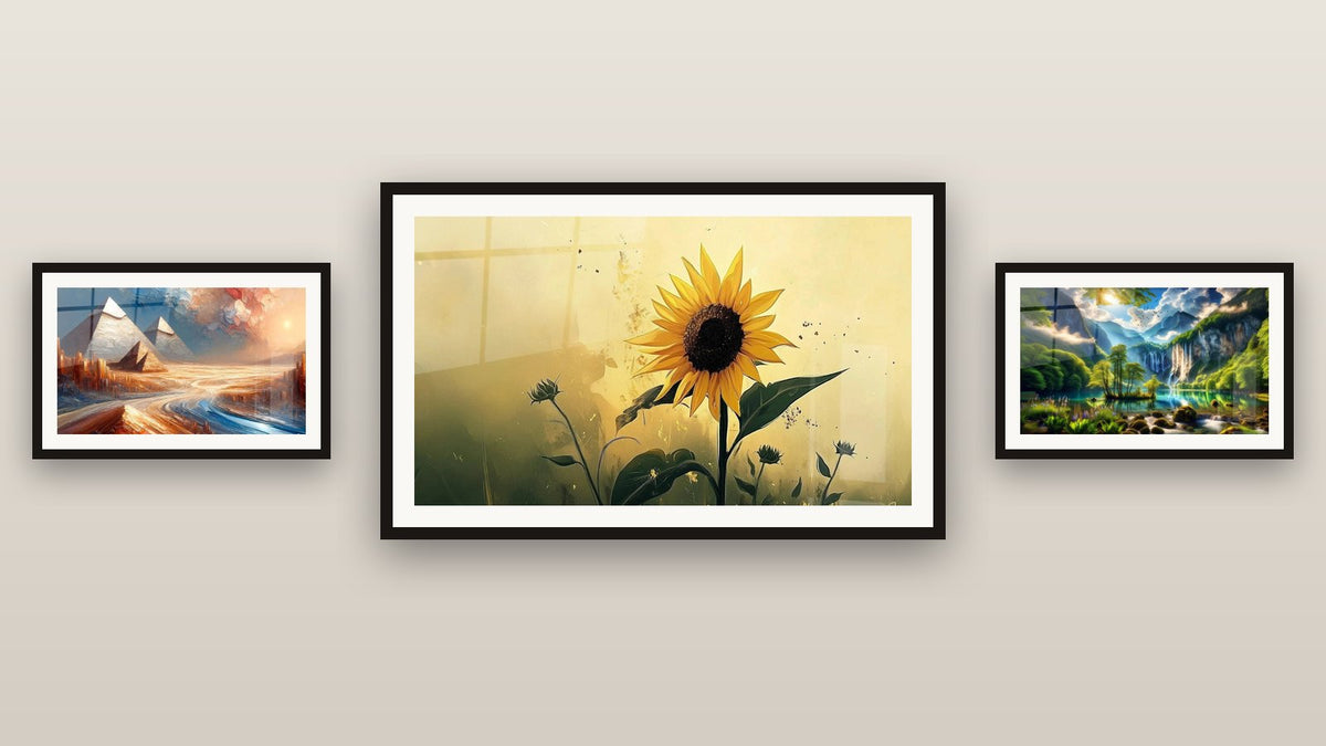 Galeriewand mit drei gerahmten Gemälden, darunter Eden Grün mit Tausend Kaskaden und Sonnenblumen-Wandbild Nr. 5