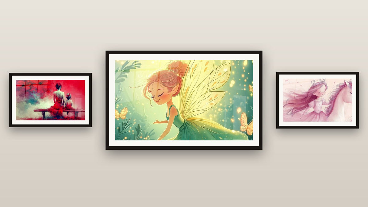 Parete galleria con tre quadri incorniciati, tra cui Principessa N°1 e Fatato N°3