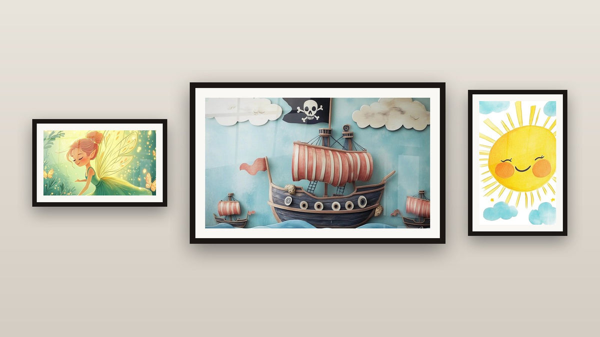 Mur de galerie avec trois tableaux encadrés : Enfants N°21, Pirate N°2 et Féerique N°3
