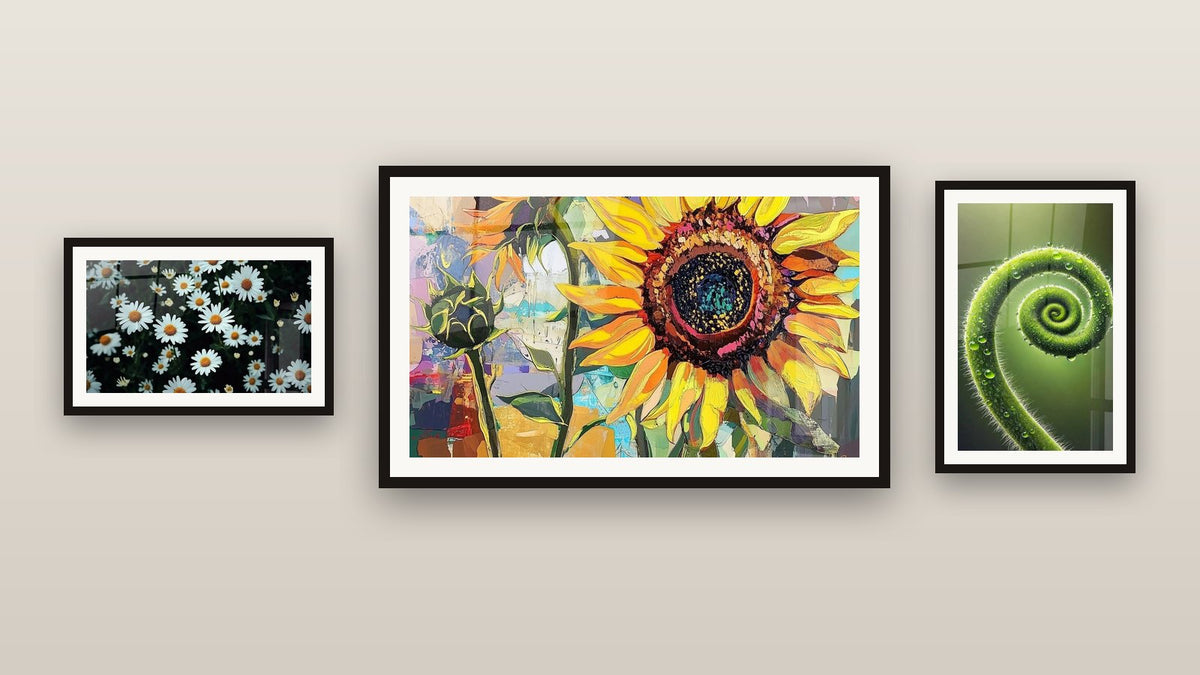 Galeriewand mit drei gerahmten Gemälden, darunter Spirale des Lebens und Sonnenblumen-Bild Nr. 2