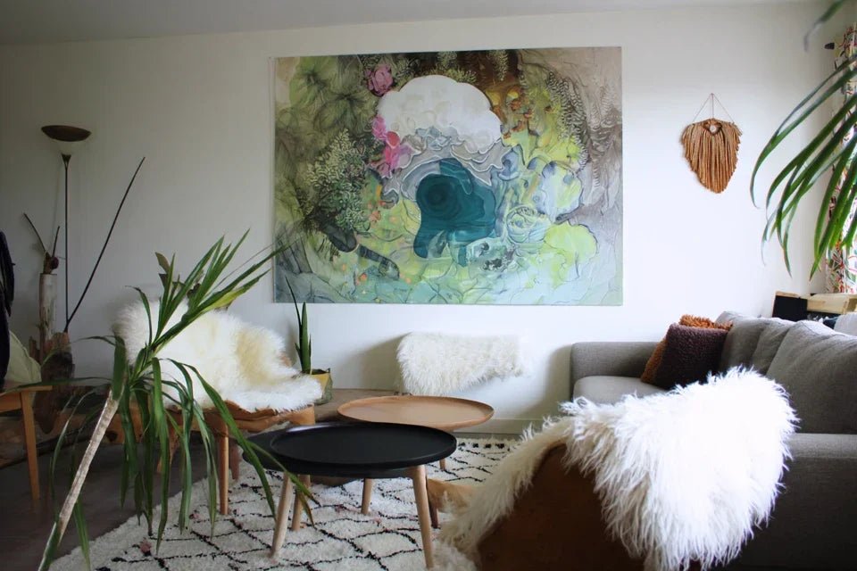 Créer un coin lecture cocooning grâce à un tableau mural apaisant