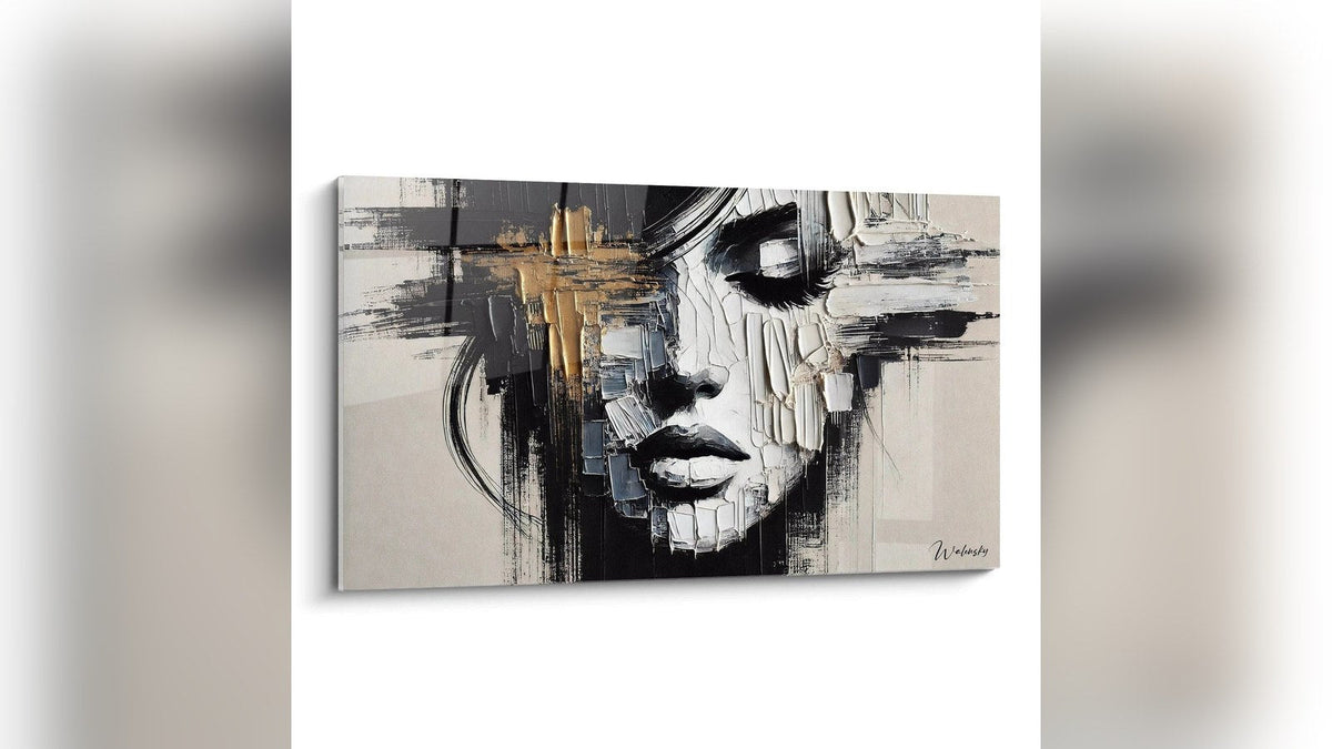 Tableau encadré sur un mur : Reflet en noir et or