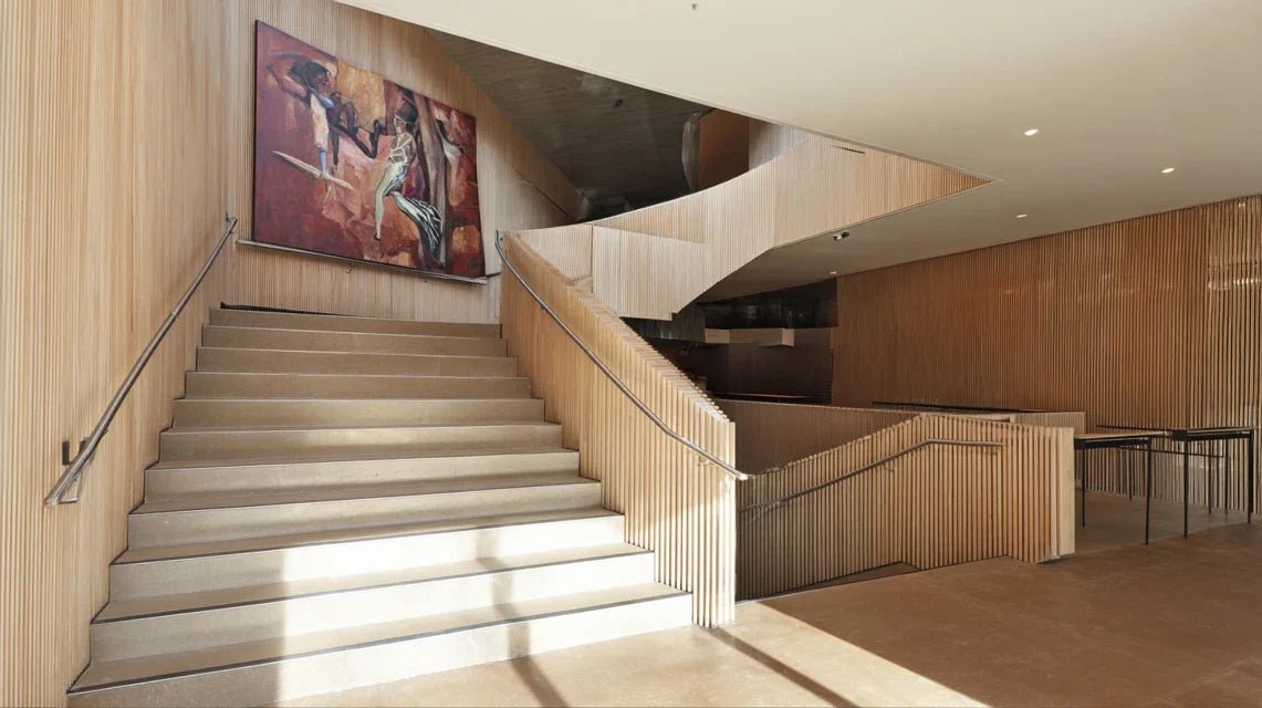 Décorer un palier ou une montée d’escalier sans alourdir l’espace