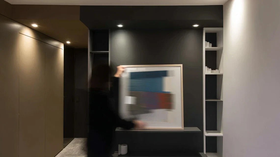 Décorer une niche dans un couloir de rangement