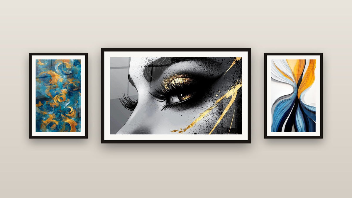 Parete galleria con tre quadri incorniciati: Flux dinamici colorati di, Tourbillon dorati e Occhio lacrima d'oro