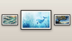 Galerijwand met drie ingelijste schilderijen, waaronder Ongetemde Golven en Kinderen nr. 9