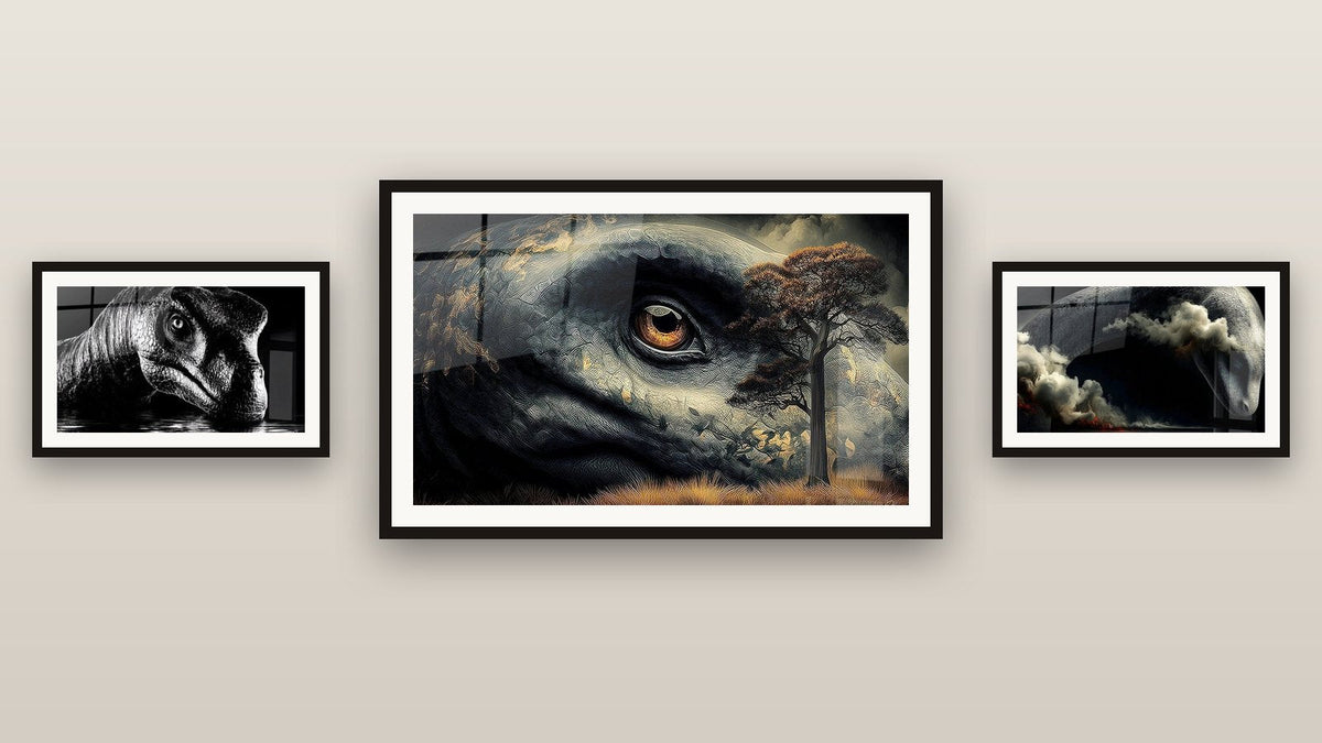 Mur de galerie avec trois tableaux encadrés : Créature Préhistorique, Dinosaure Théropode et Serpent de mer géant