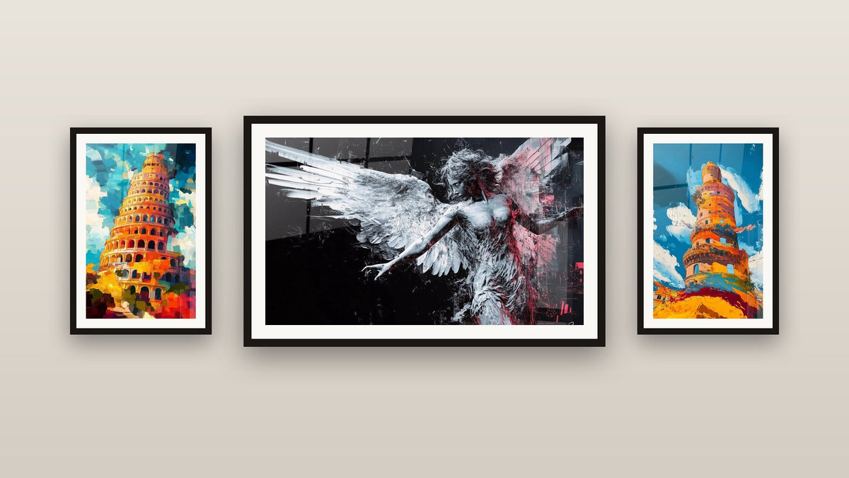 Parete galleria con tre quadri incorniciati