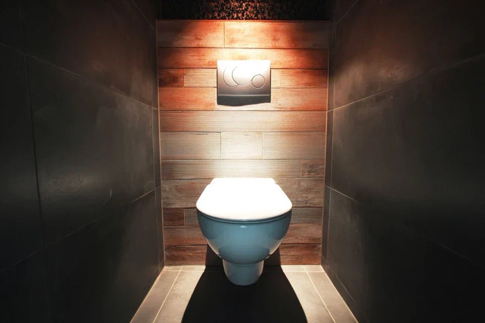 Installer un tableau dans les toilettes ou une salle d’eau : pourquoi pas ?