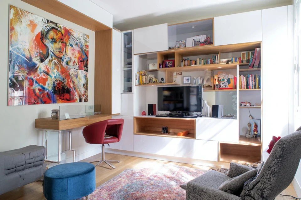 Intégrer un tableau haut de gamme dans une pièce multifonction (ex : salon/bureau)