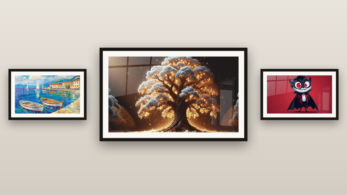 Parete galleria con tre quadri incorniciati: Porto N°1, Albero della Notte e Vampiro N°2