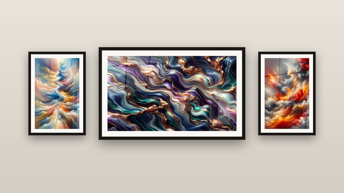Galerijwand met drie ingelijste schilderijen, waaronder Resonantie van Hemelse Tinten en Vurige Adem van het Firmament