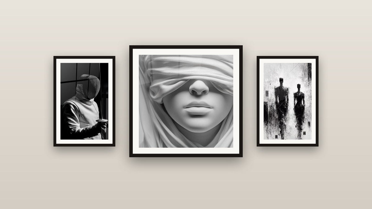 Parete galleria con tre quadri incorniciati: Volto Femminile Velo, Scherma e Cammino nell'Ombra