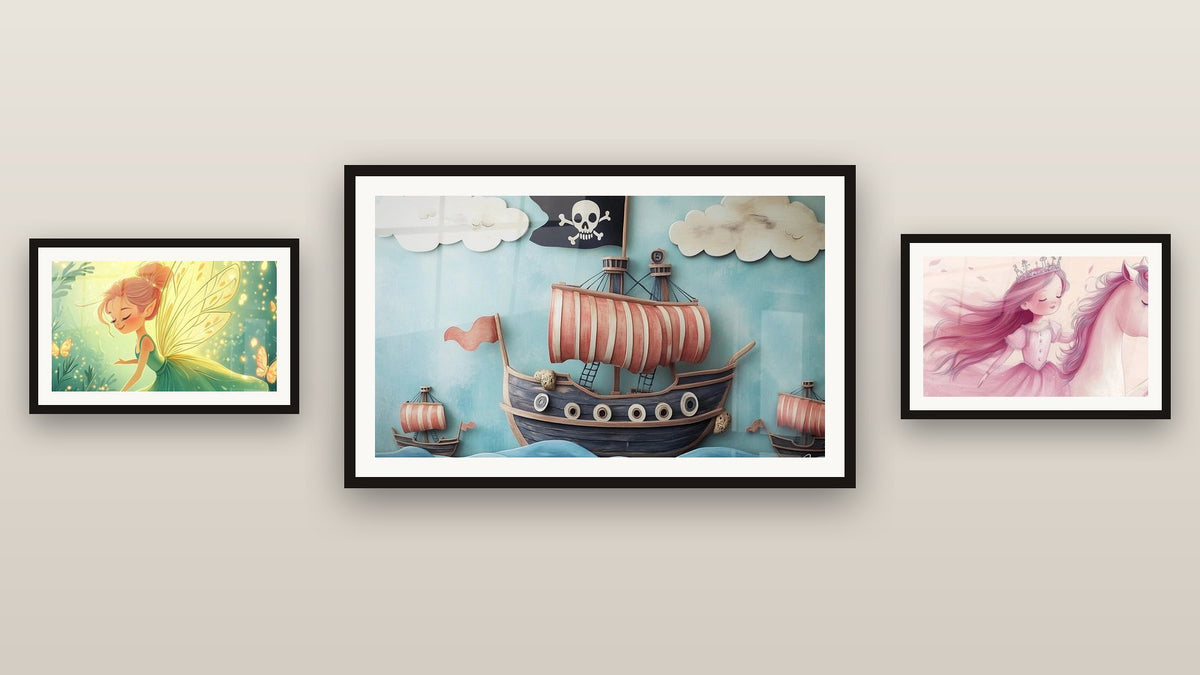 Mur de galerie avec trois tableaux encadrés : Princesse N°1, Pirate N°2 et Féerique N°3
