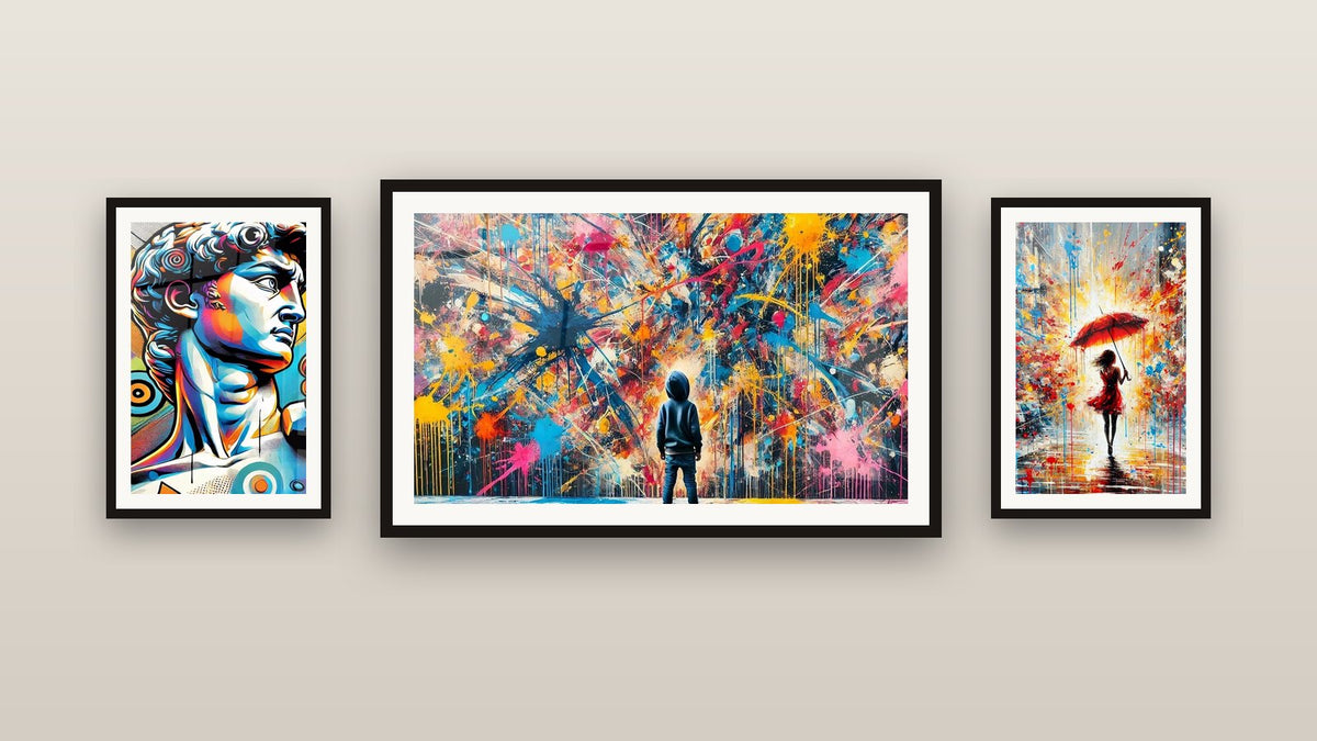 Parete galleria con tre quadri incorniciati: Pioggia di Colori, Rinascimento Pop e Schizzi di Pittura