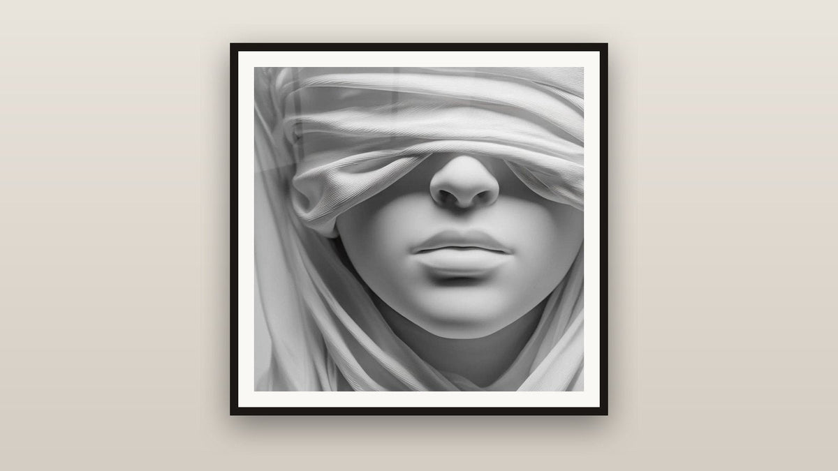 Tableau encadré sur un mur : Visage Féminin Voilé