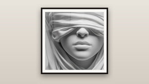 Cuadro enmarcado en una pared: Rostro Femenino Velado