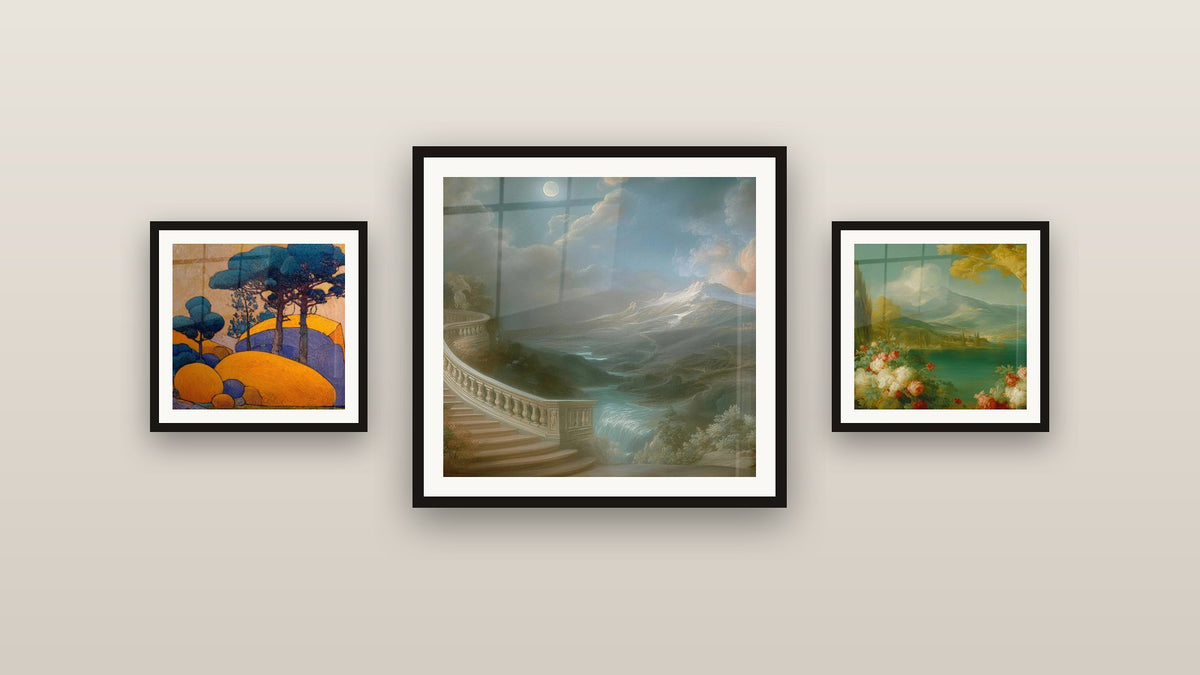 Mur de galerie avec trois tableaux encadrés : Paysage méditerranéen stylisé, Paysage Lune Argentée et Paysage Monts Dorés