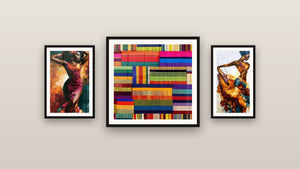 Galerijwand met drie ingelijste schilderijen, waaronder Textiele patchworktekening