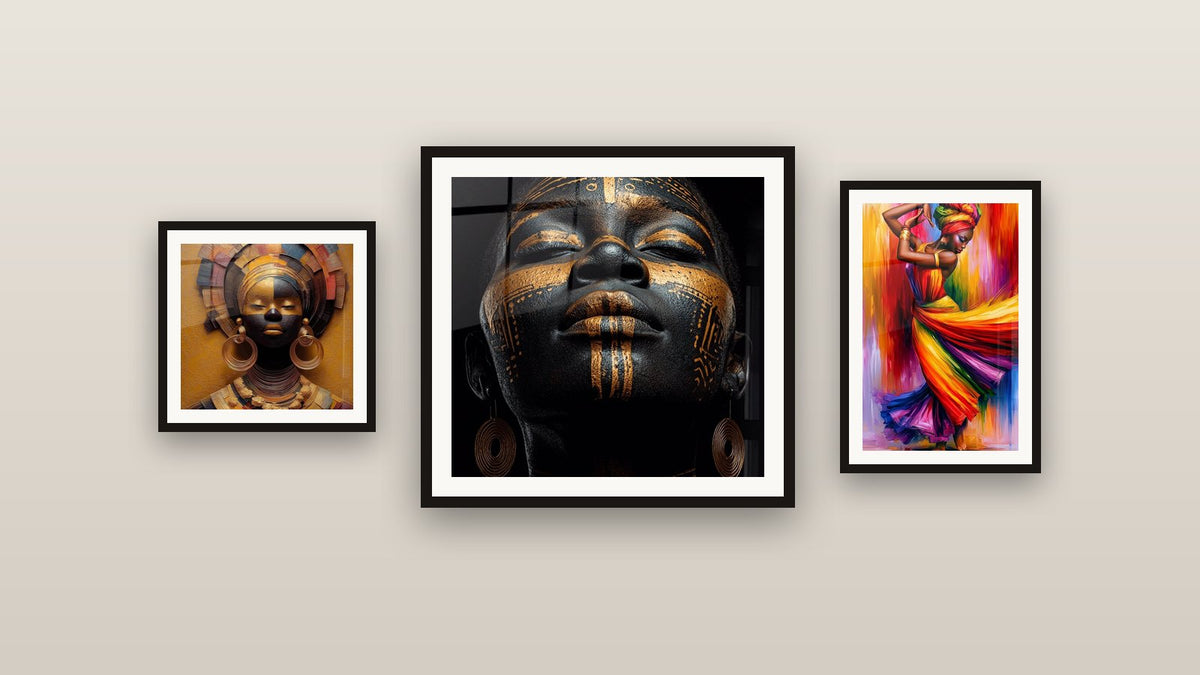 Parete galleria con tre quadri incorniciati, tra cui Volto Africano Tribale e Ritratto africano di