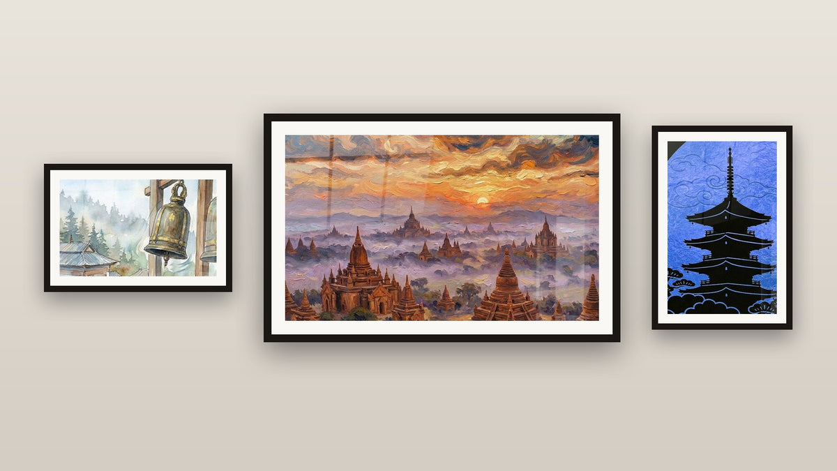 Galerijwand met drie ingelijste schilderijen