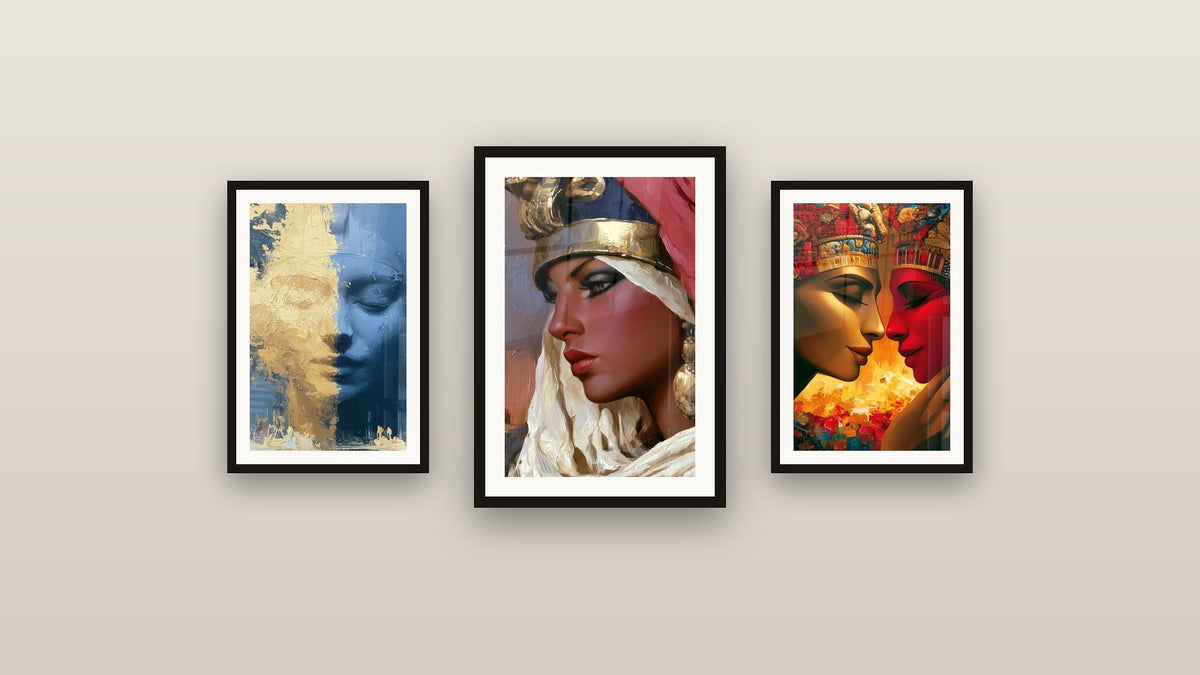 Galerijwand met drie ingelijste schilderijen