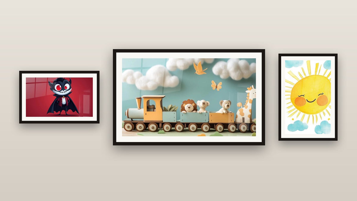 Mur de galerie avec trois tableaux encadrés : Vampire N°2, Enfants N°21 et Train N°2
