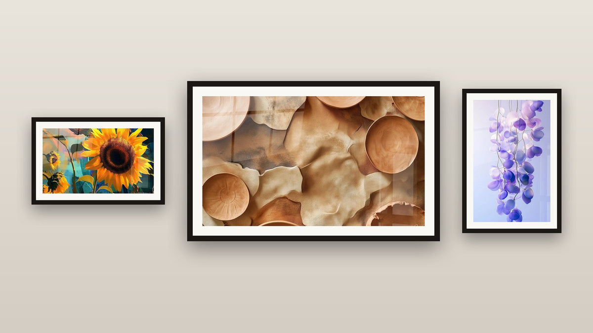 Galeriewand mit drei gerahmten Gemälden, darunter Sonnenblumen-Bild Nr. 1