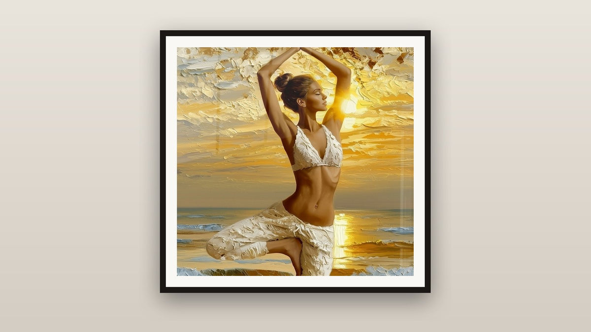 Gerahmtes Gemälde an einer Wand: Goldene Silhouette-Leinwand in Baum-Pose