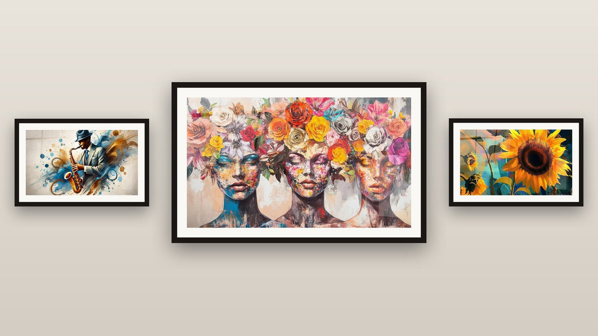 Mur de galerie avec trois tableaux encadrés : Tournesol N°1, Les Muses Fleuries et Jazz N°2